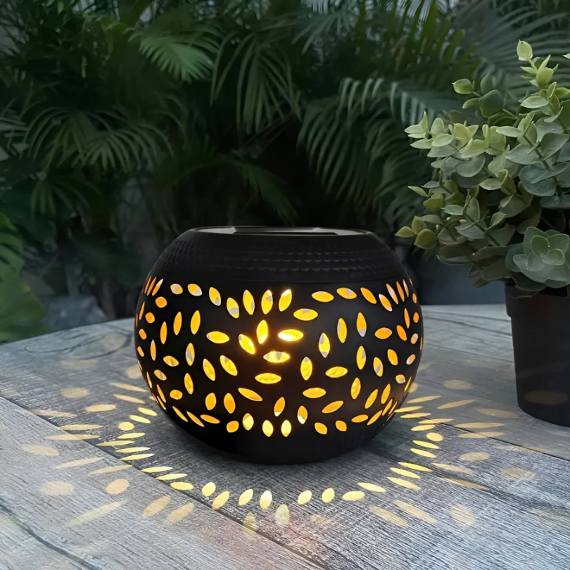 Lumopattern Solar Garden Light | Decorative Metal Outdoor Lamp